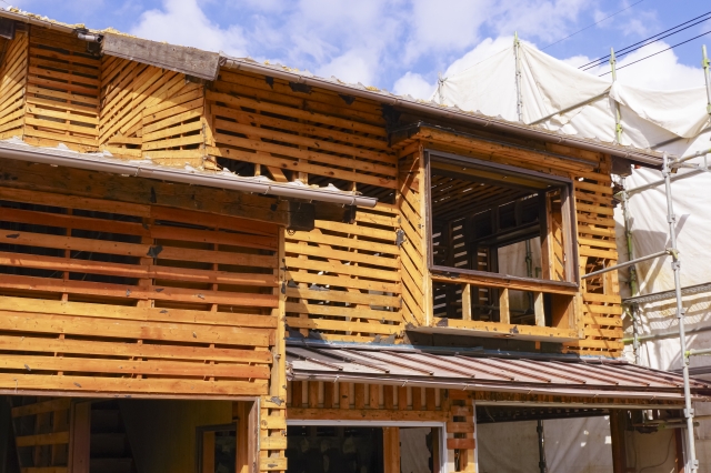 建築中の家